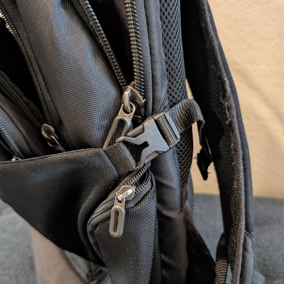 Laptop Backpack - Case Logic Computer Backpack - Picture 7 of 8